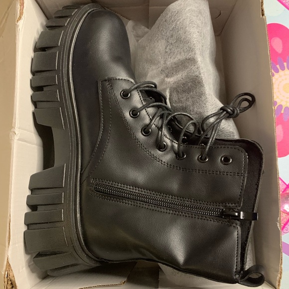 Black boots - Picture 5 of 7